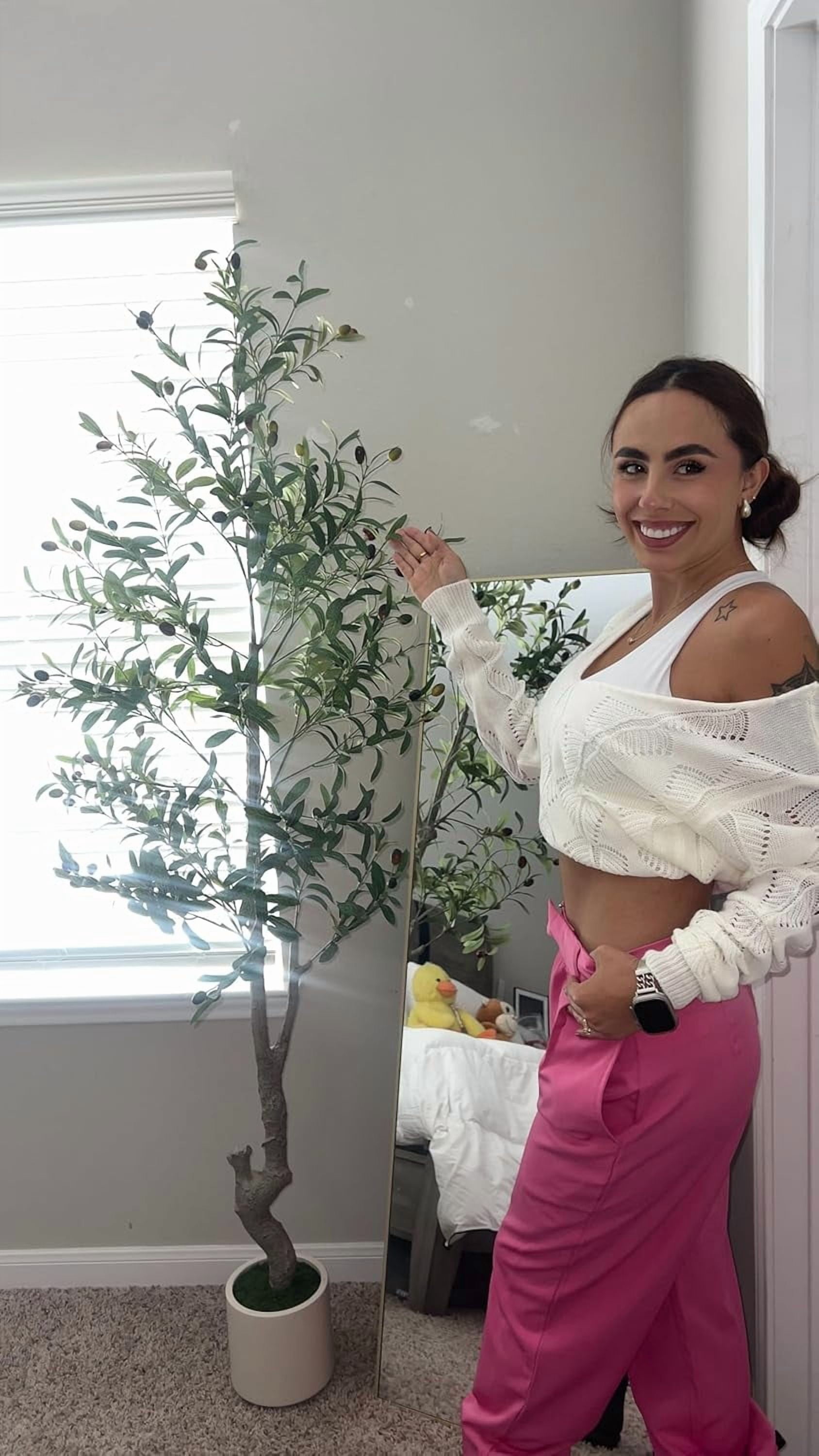 Artificial Olive Tree with Handmade Seagrass Basket Realistic Appearance with 864 Leaves and 72 Fruits, Durable Metal Structure, Easy Assembly with Tip Labels, Versatile Indoor Decor