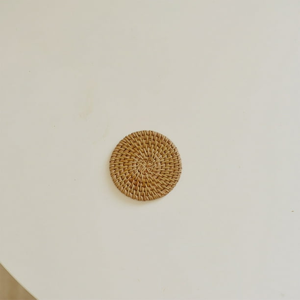 Estera tejida de ratán. Se puede usar en varios tamaños. Se puede usar como agarraderas. Aislamiento térmico eficaz. Protección del escritorio del hogar. Antibacterial.