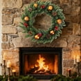 thumbnail image 4 of Couronne de Noël Artificielle / Pics de Baies Guirlande de Pin / Couronne Suspendue pour Porte pour Déco de Maisons des Fêtes / Décoration d'Hiver pour Porte d'Entrée avec Verdure et Baies Rouges, 4 of 6