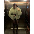thumbnail image 3 of Abrigo de piel de felpa de gran tamaño para mujer, chaqueta holgada de manga larga, suave y cálida, ropa de calle elegante para invierno, 2024, 3 of 5