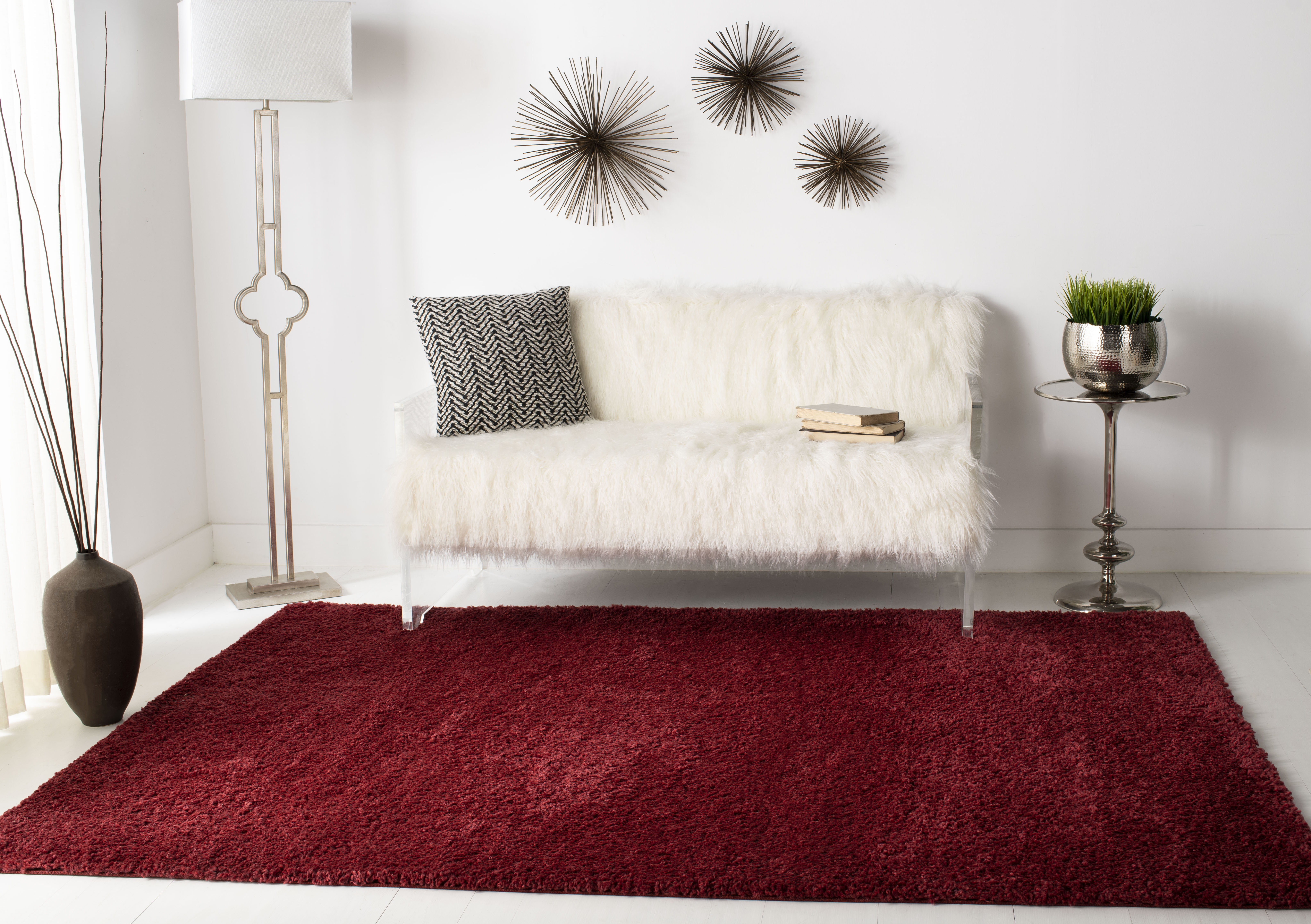 SAFAVIEH August Carlene Solid Plush Shag Area Rug, Burgundy, 6'7" x 6'7" Square - Modern Design, Burgundy, Non-Shedding & Easy Cleaning, Ultra Plush Thick Pile, Ideal for Living Room, Bedroom