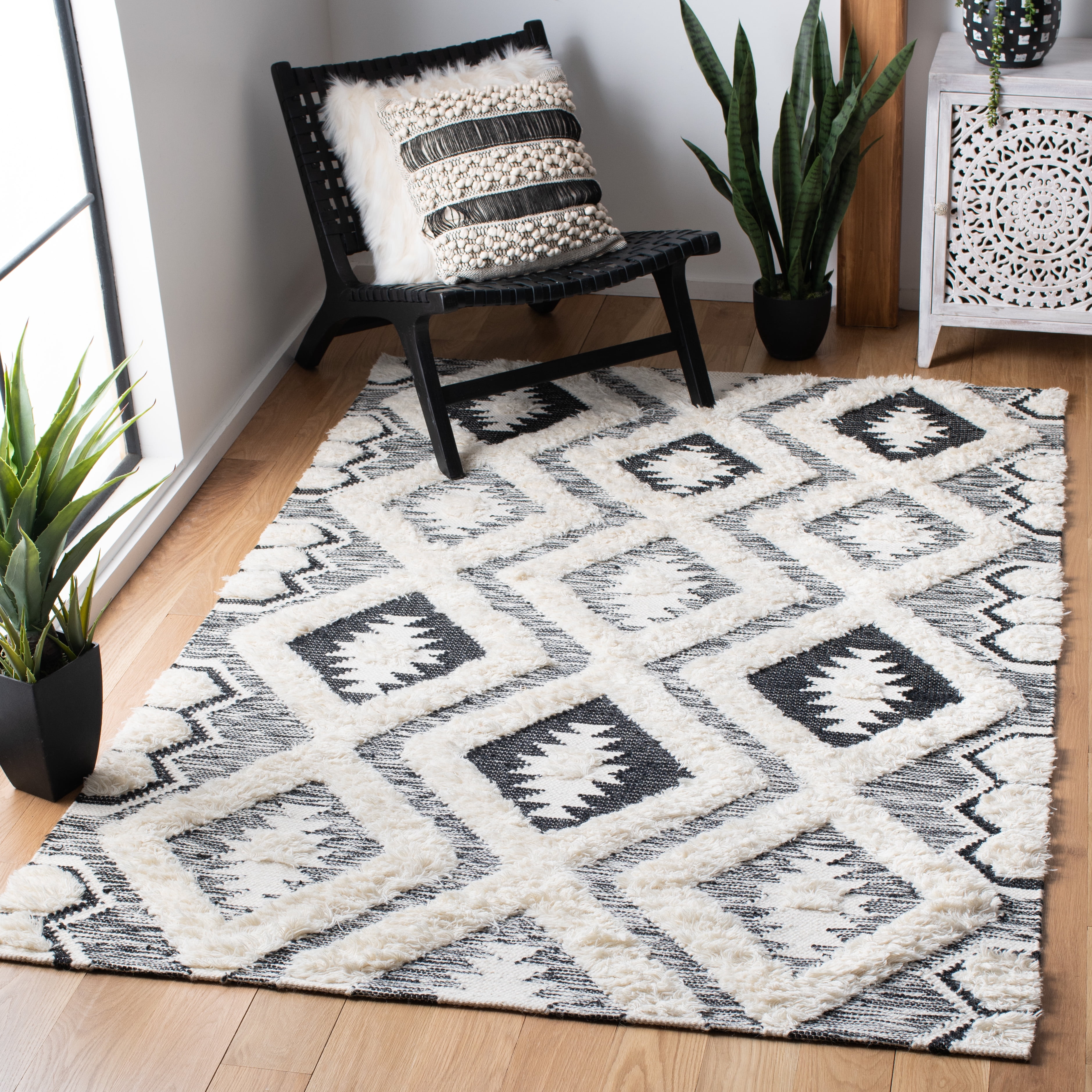 SAFAVIEH Natura Miah Geometric Wool Area Rug, Ivory/Black, 5' x 8'