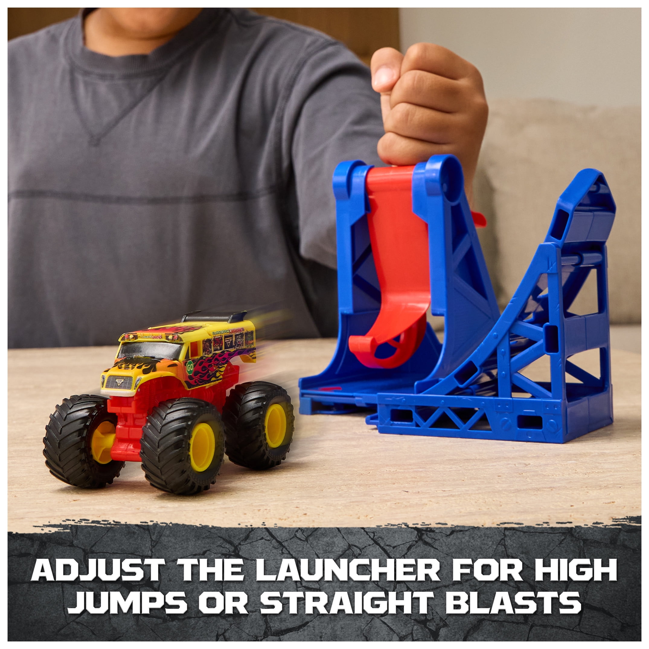 Monster Jam Smash & Bash Crash Course Playset, 16" Tower with 1:64 Monster Truck for Kids Ages 3 and up