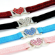 thumbnail image 4 of Collar ajustable para gatos Desiderio de terciopelo suave y seguro con dije de corazón de cristal y cascabeles, 4 of 5
