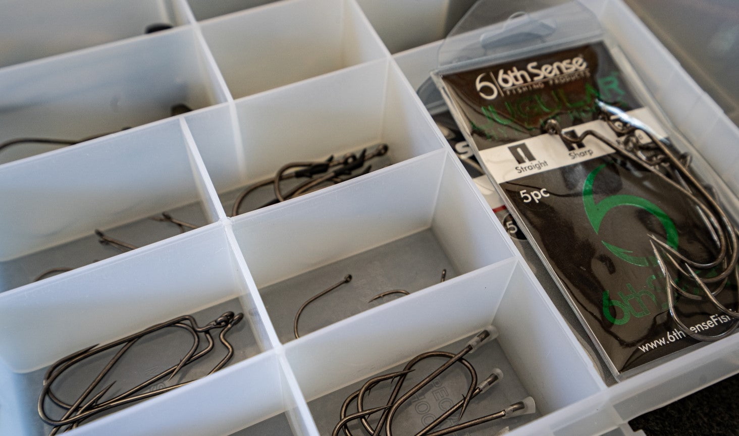 5 Packs 6th Sense Fishing Jugular Hybrid Hooks 3/0 (5 hooks Per Pack).