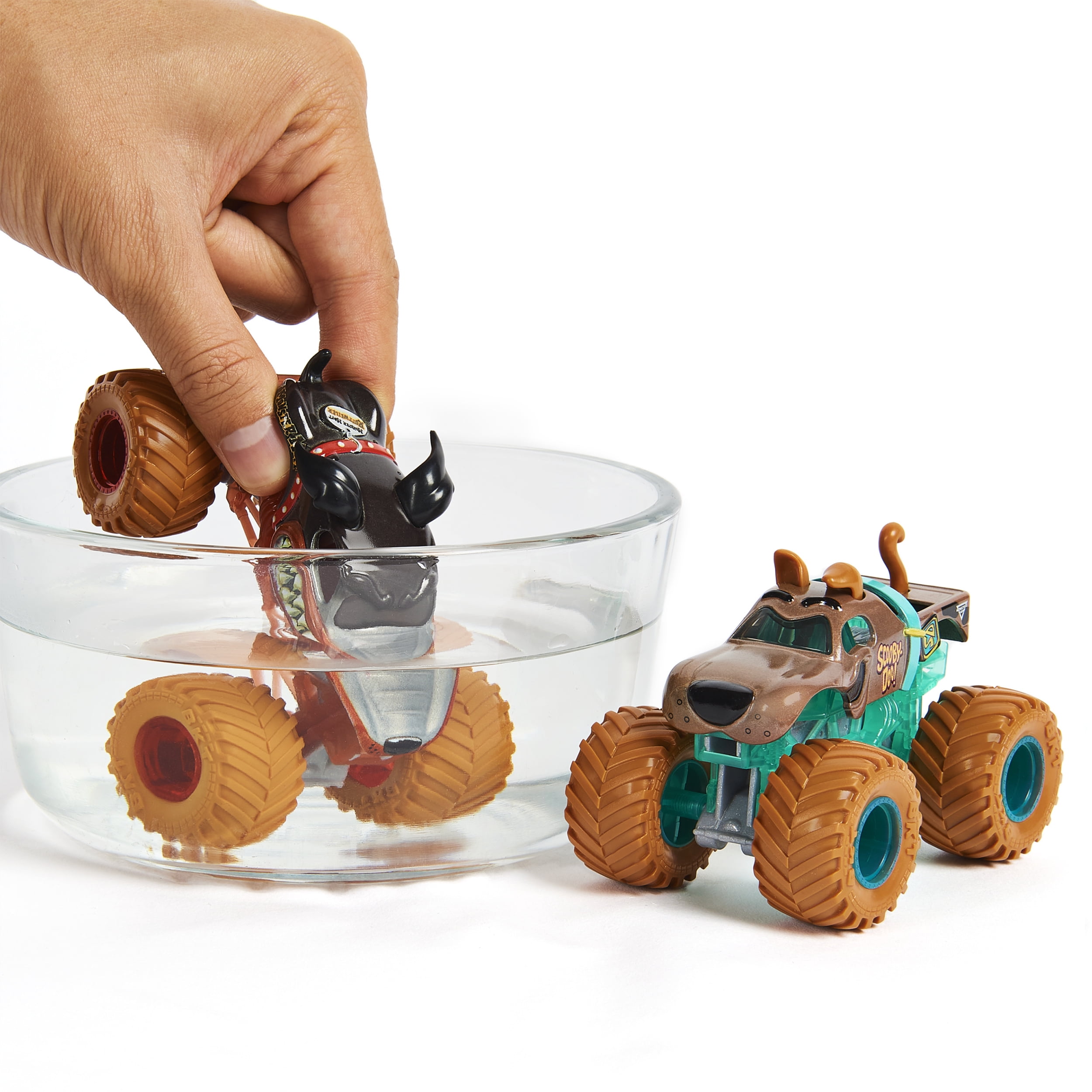 Monster Jam Official Monster Mutt Rottweiler Vs Scooby Doo Color Changing Die Cast Monster Trucks, 1:64 Scale, 2 Pack