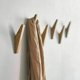 thumbnail image 2 of Ganchos de pared de madera elegantes y funcionales que ahorran espacio, construcción duradera para abrigos, chaquetas y más (6 piezas), 2 of 5