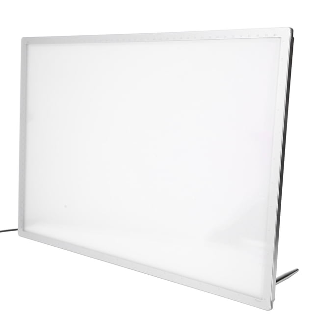 tablero de publicidad, tablero de exhibición, cartel retroiluminado, caja de luz, decoración para peluquería lhcer descripción de la referencia Caja de luz AD de 43 x 31 cm, vista frontal en 3/4 con marco metálico y panel difusor de PC blanco. Incluye dos soportes metálicos y cable de alimentación; apta para señalética de barbería o exhibición en estudio de arte y diseño. También se usa a menudo como luz de apoyo para trazos en caballetes y montajes pequeños.