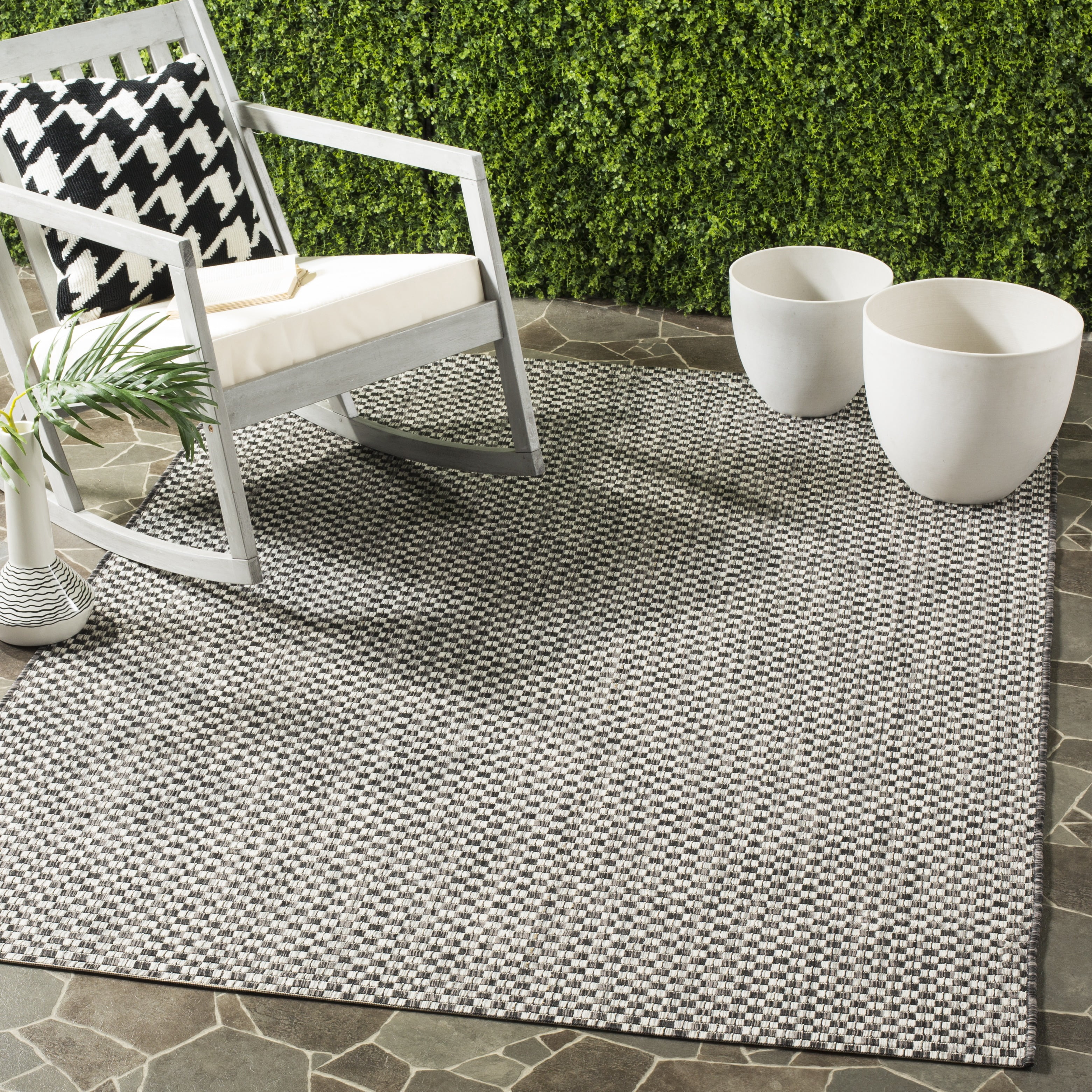 SAFAVIEH Courtyard Blair Geometric Indoor/Outdoor Area Rug, 2'7" x 5', Black/Light Grey
