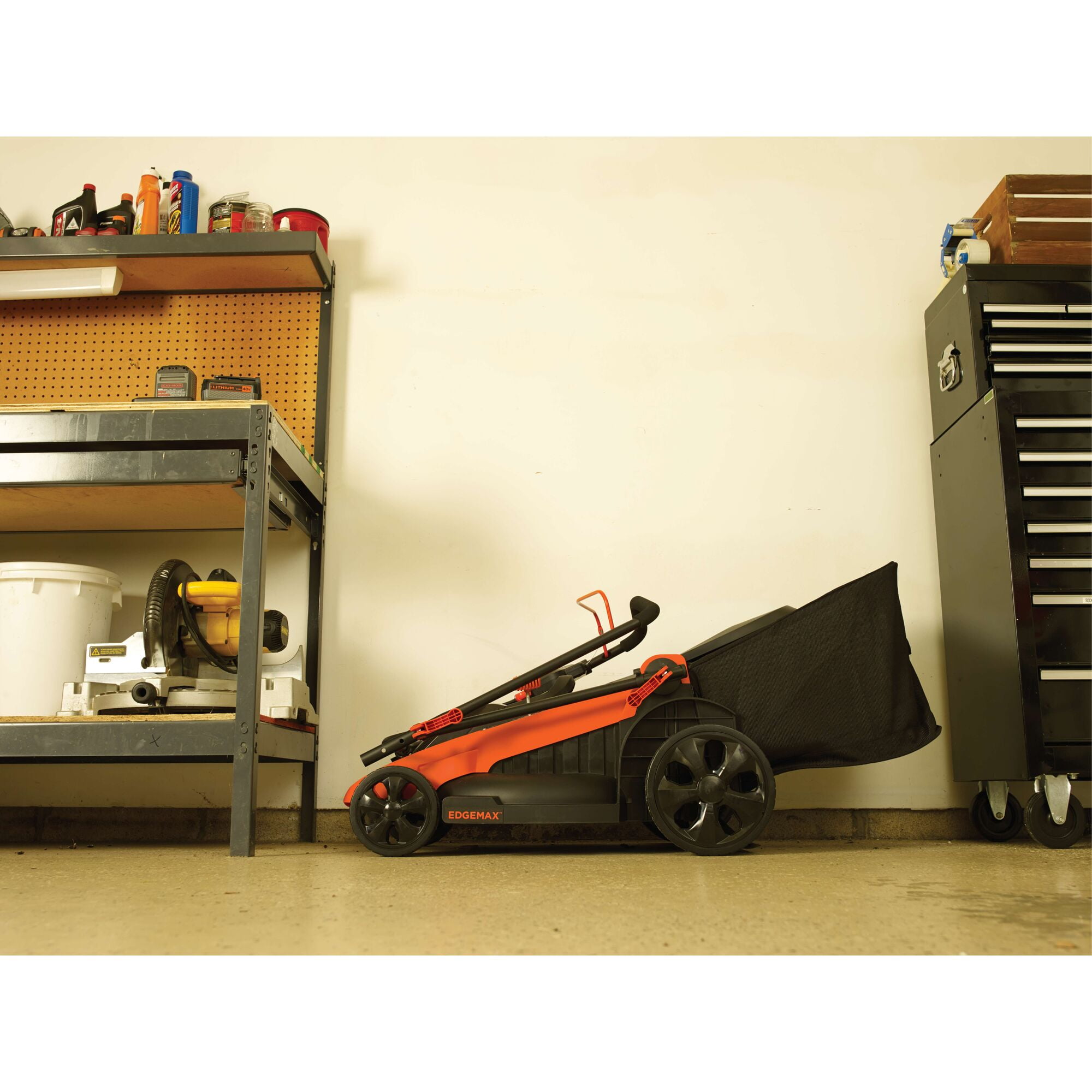 BLACK+DECKER CM2043C 40V MAX* Lithium Ion Cordless 20 in. Lawn Mower with Battery & Charger Included