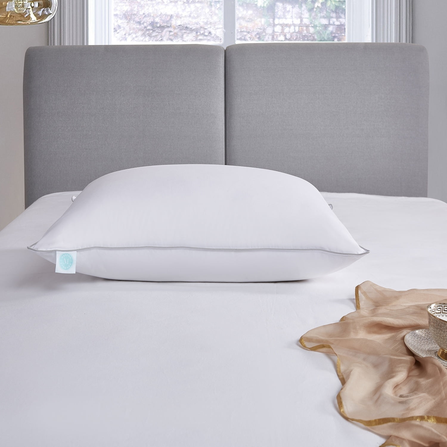 Martha Stewart  400 Thread Count White Down Pillow Standard / Queen
