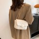 thumbnail image 1 of Bolso de hombro para mujer Bolso bandolera de cuero de PU Bolso bandolera elegante con solapa (Blanco), 1 of 6