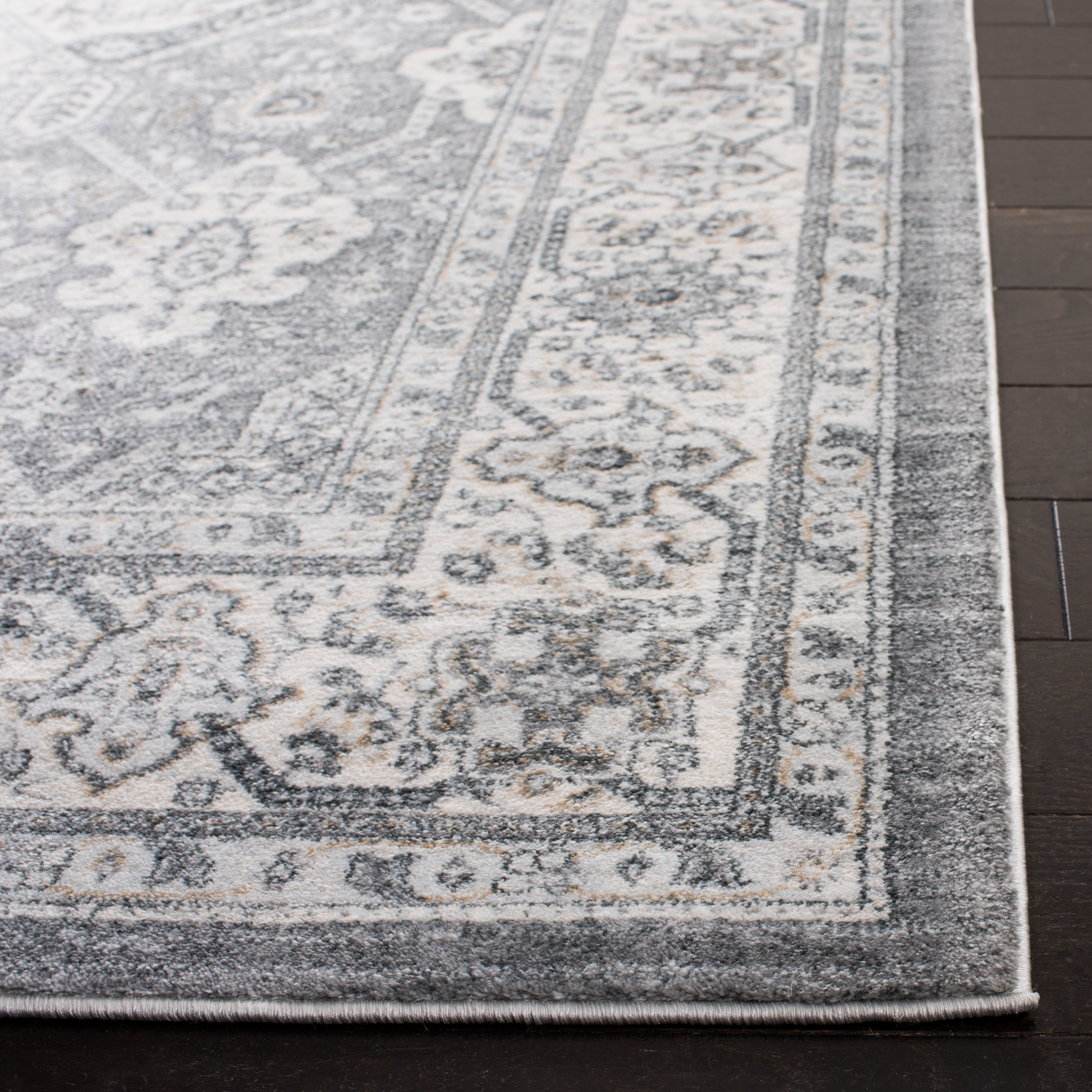 SAFAVIEH Isabella Zander Oriental Area Rug, Grey/Cream, 8' x 8' Square