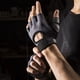 thumbnail image 2 of Guantes antideslizantes para hombre y mujer, manopla de medio dedo para deportes al aire libre, ciclismo, gimnasio, Fitness, levantamiento de pesas, protección, resistente al desgaste, D29 Fivean Guantes deportivos, 2 of 2