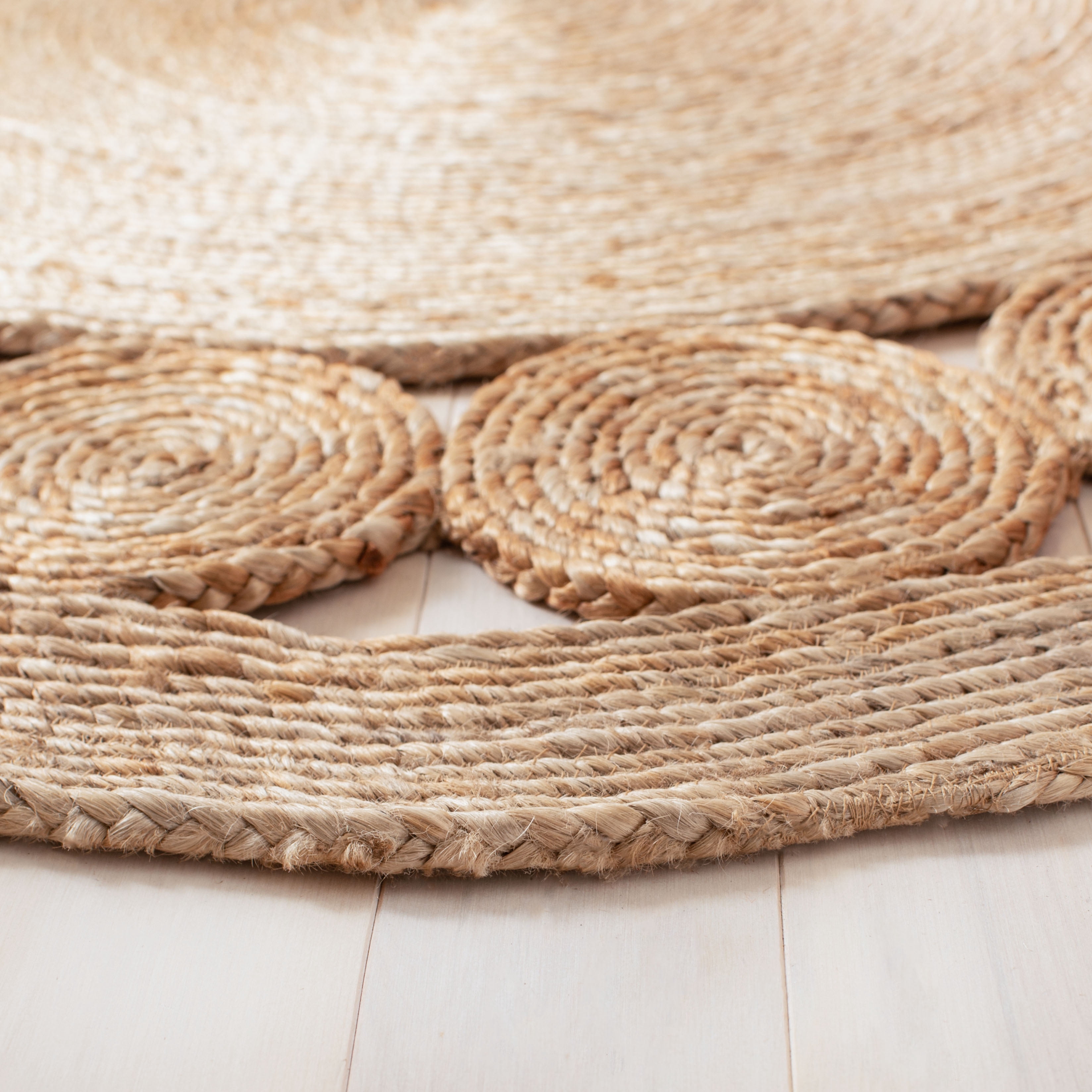 SAFAVIEH Natural Fiber Charmaine Geometric Area Rug, Natural, 7' x 7' Round