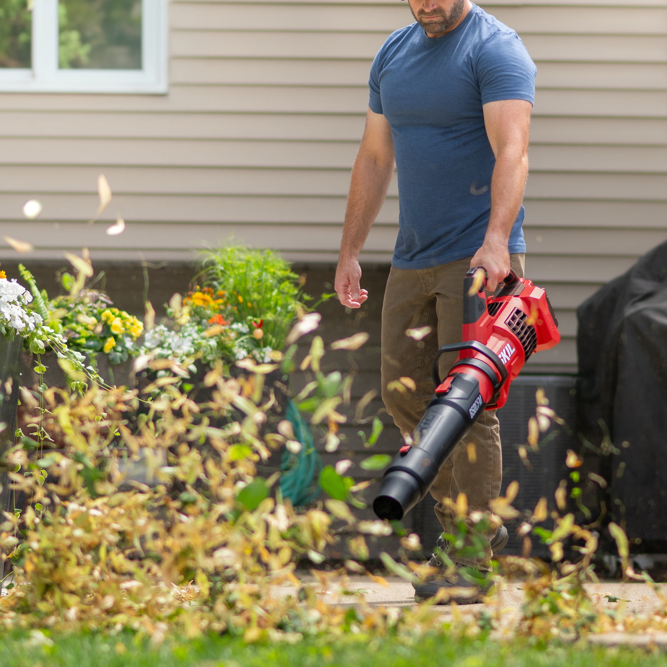 SKIL PWR CORE 40V Brushless 650 CFM Leaf Blower Kit with 4.0Ah Battery and Charger, BL0650C-13
