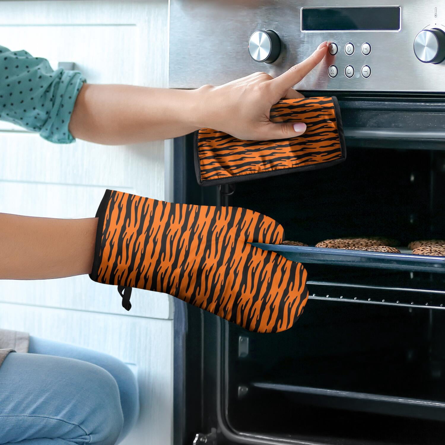 Leopard Print Oven Mitts and Pot Holders Set Of 4, Heat Resistant Kitchen Gloves with Non-Slip Grip, Hanging Loop, Soft Cotton Lining for Baking, Cooking, Grilling, Barbecue