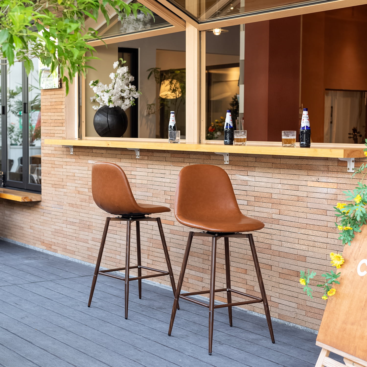 Lot de 2 tabourets de bar pivotants d'extérieur Homy Casa, design moderne du milieu du siècle, sièges rembourrés en cuir synthétique pour jardin et terrasse, cognac