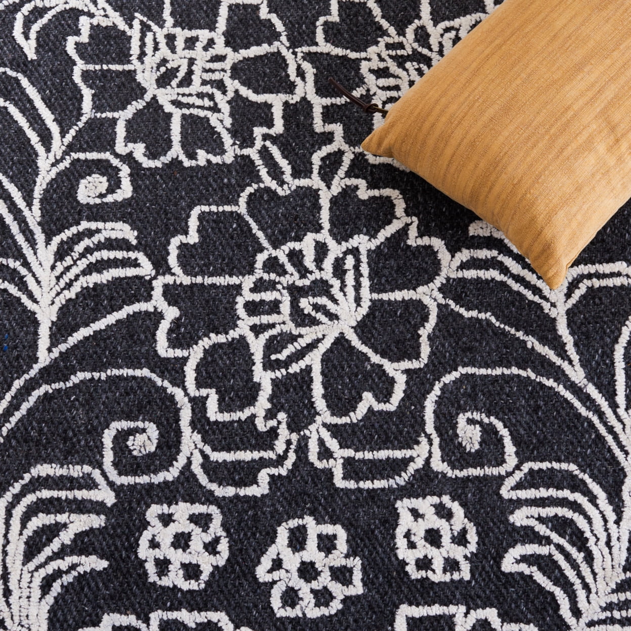 SAFAVIEH Marbella Zarif Floral Runner Rug, Black/Ivory, 2'3" x 9'