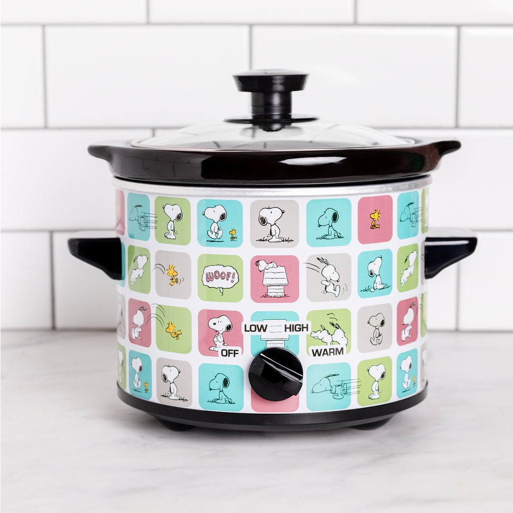 Uncanny Brands Peanuts Snoopy & Woodstock 2 Quart Slow Cooker