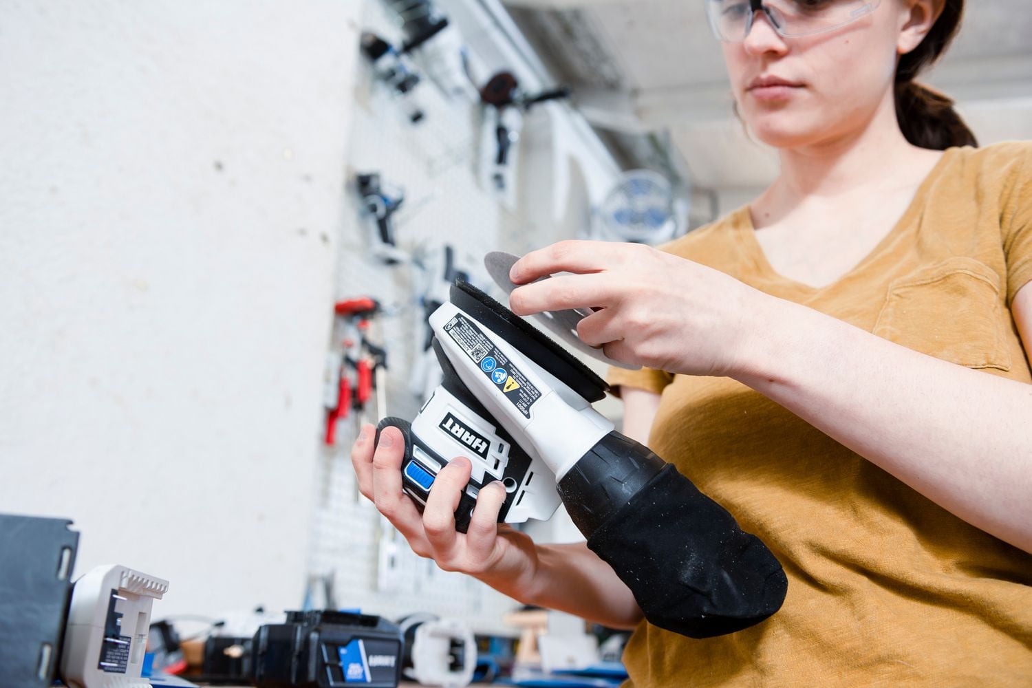 HART 5-inch Rand Orbit Sand Paper Assortment (12-Pack), 80-120-220 Grit