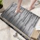 thumbnail image 2 of Alfombra de baño súper absorbente antideslizante con respaldo de goma lavable alfombrilla de baño gris 35.43x23.62en estilo moderno, 2 of 7