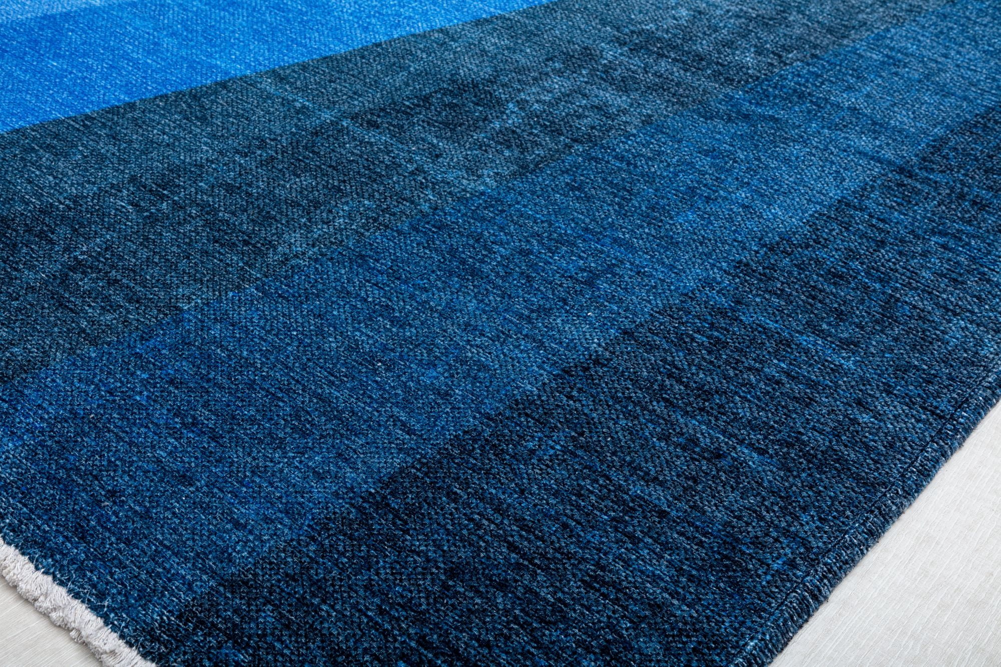 Elizabeth Sutton MI45B Violets Are Blue Abstract Modern Blue Area Rug, 2'7" x 4'