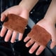 thumbnail image 4 of Wosthever 2 piezas de guantes de levantamiento de pesas para gimnasio en casa, empuñaduras deportivas, equipo de entrenamiento de protección Ropa Deportiva, Zapatos Café, 4 of 6