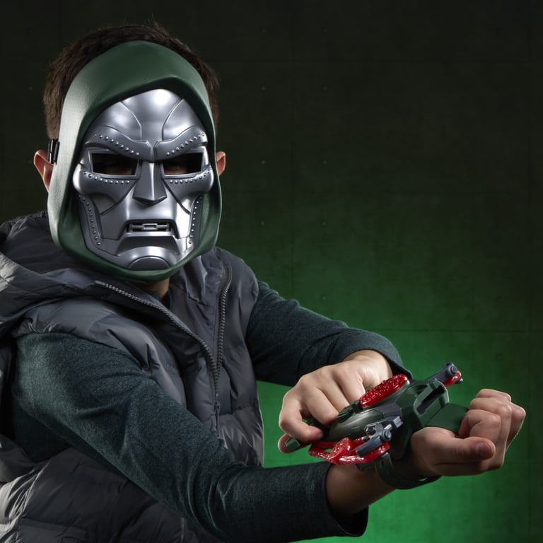 Marvel Avengers: Doomsday Doctor Doom Costume Action Set photo 5