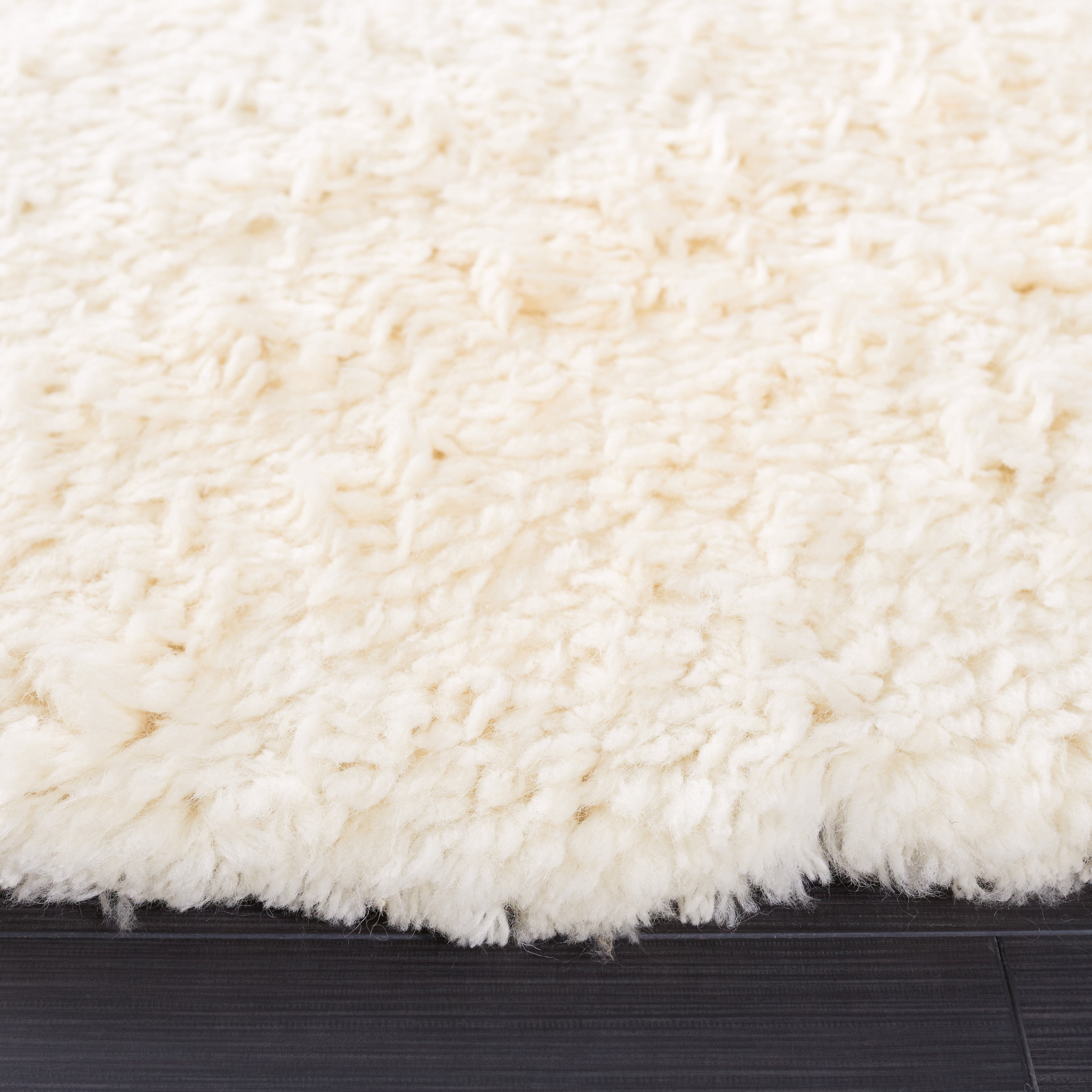 SAFAVIEH Casablanca Genette Solid Area Rug, Ivory, 6' x 6' Round