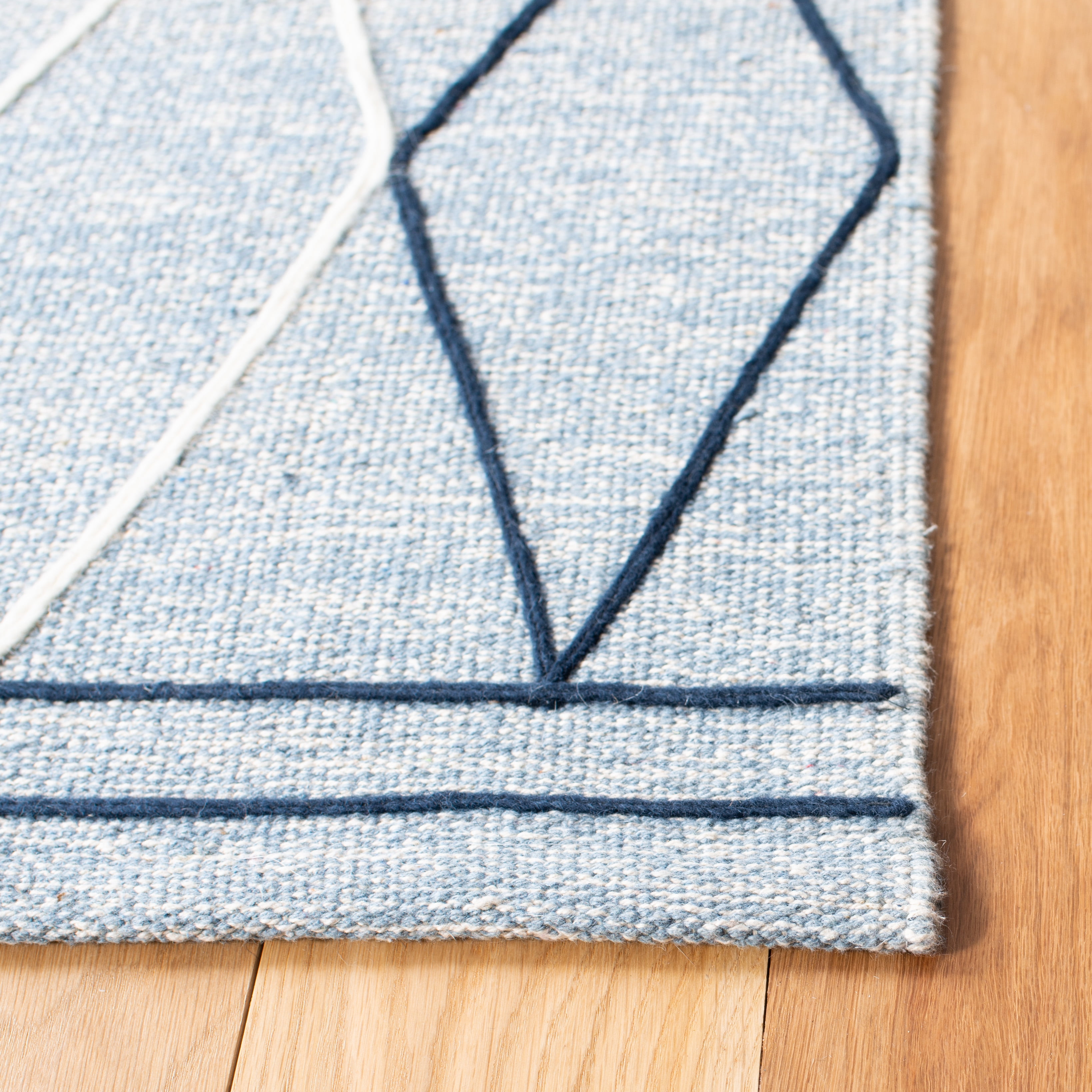 SAFAVIEH Striped Kilim Bronagh Geometric Area Rug, Light Blue/Ivory, 3' x 5'