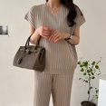 thumbnail image 2 of Jersey ajustado de estilo coreano de verano con cuello alto de color sólido + pantalones anchos recortados versátiles traje de punto plisado de dos piezas para mujer, 2 of 5
