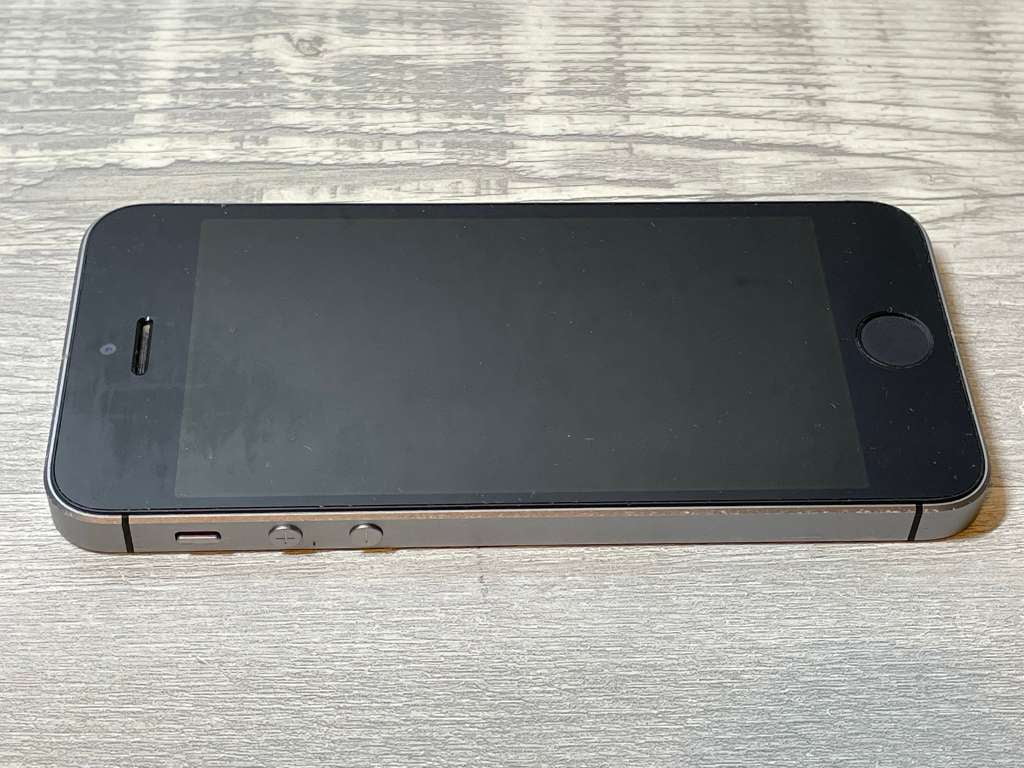 Apple iPhone SE 16GB Unlocked Cell Phone Space Gray