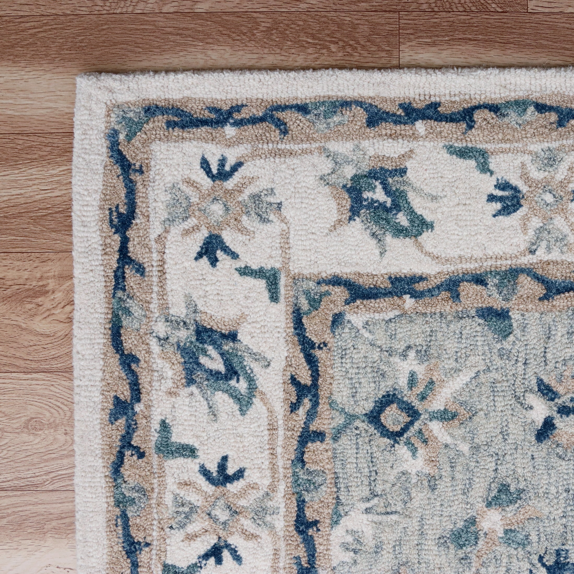 LR Home Bella Rose Gray/Ivory Traditional Floral Wool Area Rug, 7'9" x 9'9"