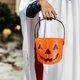 thumbnail image 3 of Accesorios decorativos de Halloween para bares con temática de calabazas. Barril de calabaza con brillo fantasmal, perfecto para fiestas., 3 of 5