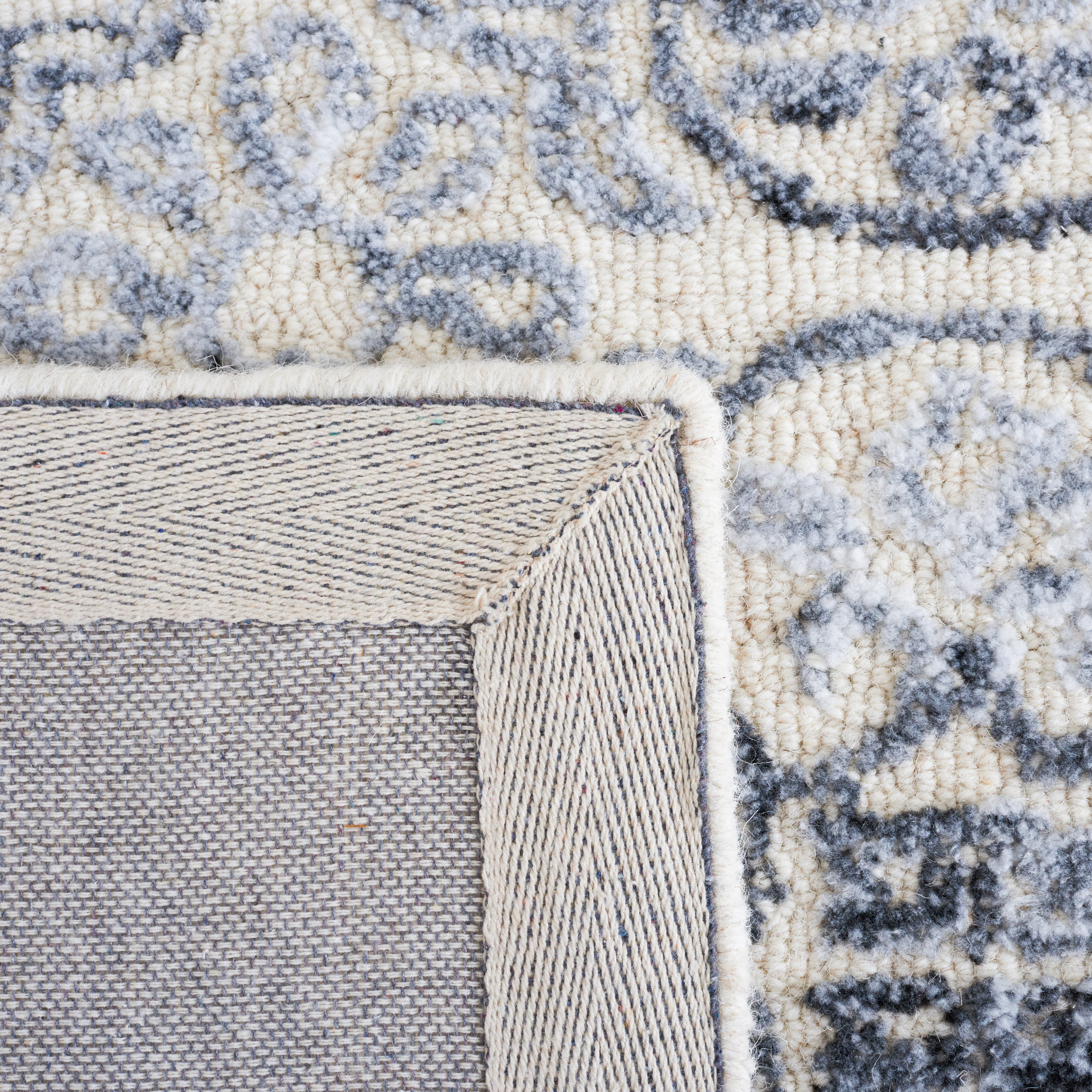 SAFAVIEH Metro Tama Medallion Area Rug, Ivory/Grey, 6' x 6' Square