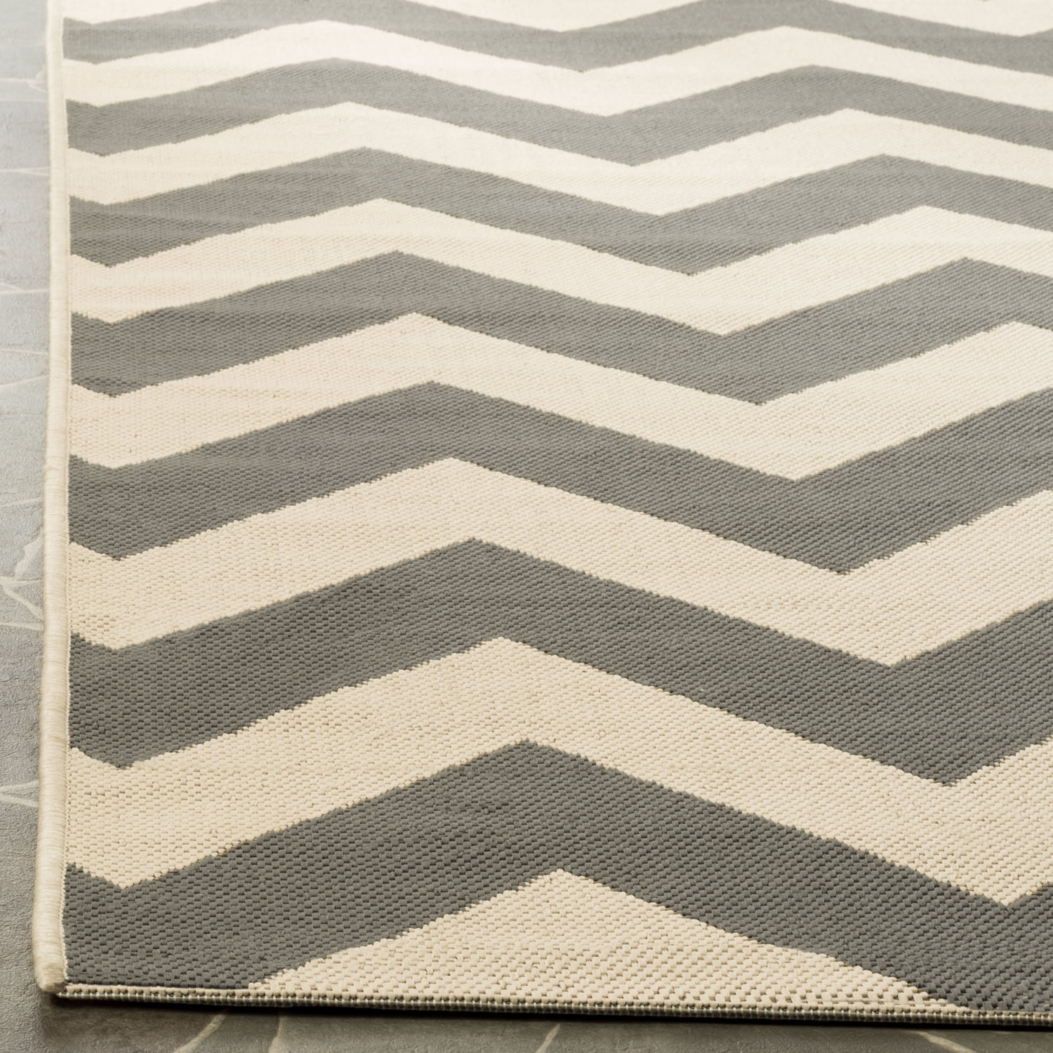 Safavieh Courtyard Bailey Chevron Indoor/Outdoor Area Rug, Gray/Beige, 5'3" x 5'3" Square