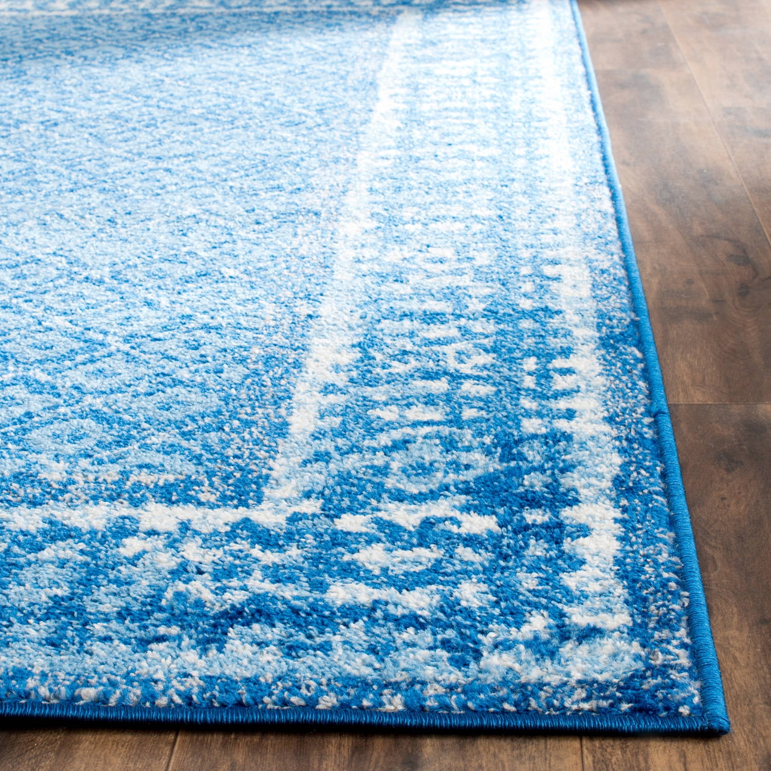 SAFAVIEH Adirondack Royston Traditional Runner Rug, Light Blue/Dark Blue, 2'6" x 6'