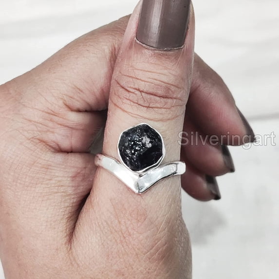 Natural Amethyst Ring, Rough Amethyst Gemstone Ring, February Birthstone, Crown V Ring, 925 Sterling Silver, Womens Ring, Christmas, Thanksgiving, Handmade, Statement Jewelry, Rough Gemstone Jewelry
