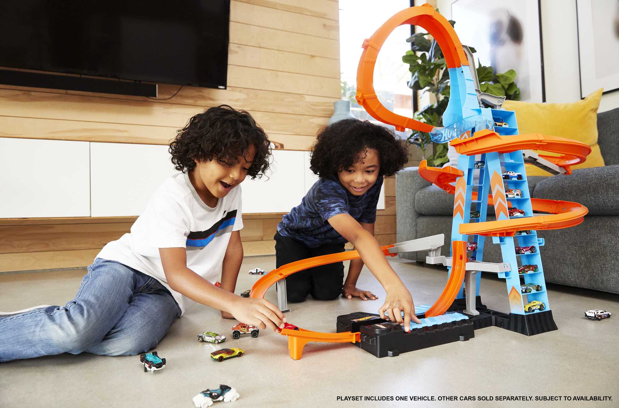 Hot Wheels Sky Crash Tower Motorized Track Set with Toy Car, Stores 20+ 1:64 Scale Cars, for Kids 5-10 years old - image 4 of 8
