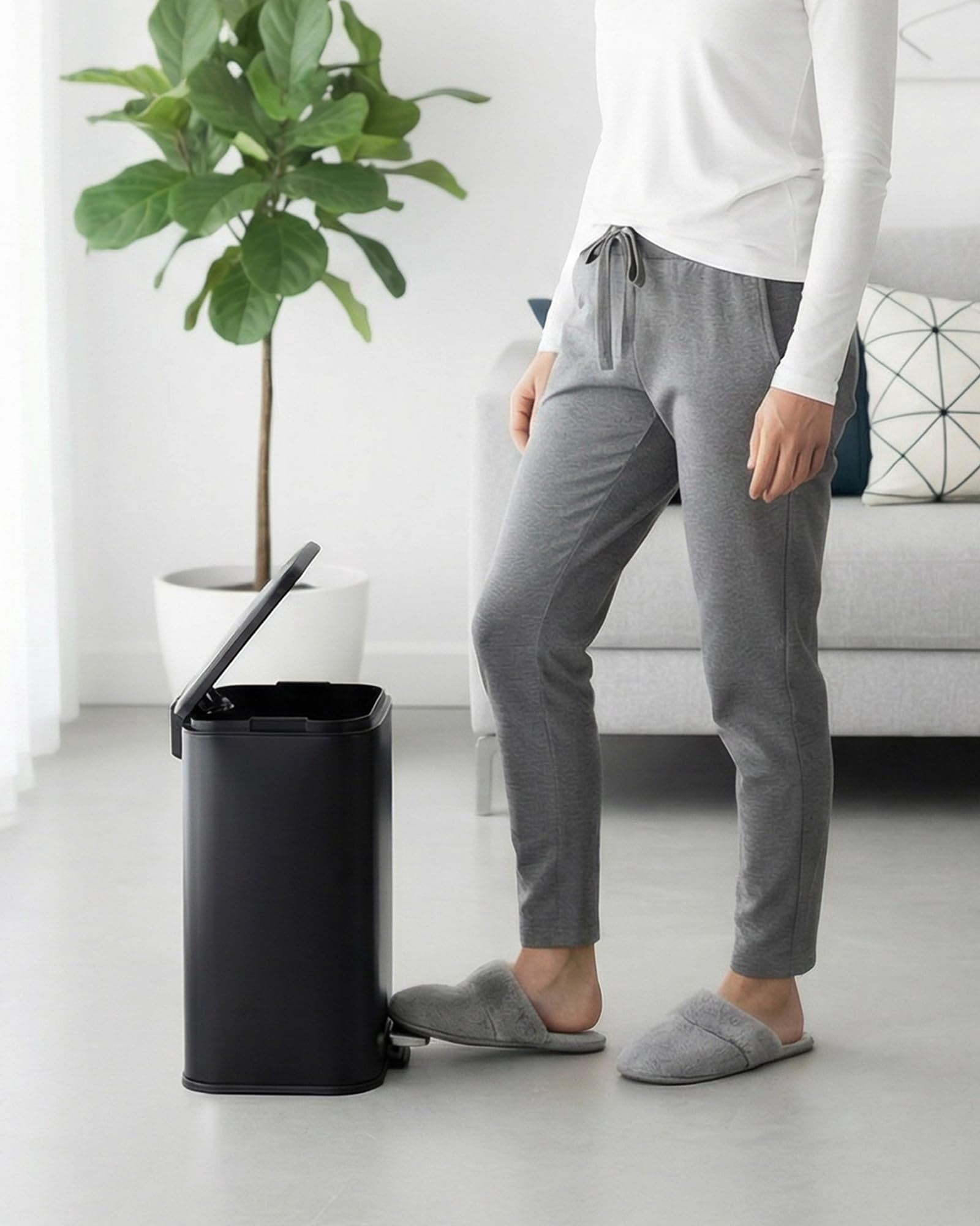 5.2 Gallon Trash Can with Lid, 20L Fingerprint Proof Stainless Steel Kitchen Trash Can with Removable Inner Bucket and Lid Soft Close, Pedal Rubbish Binfor Home, Kitchen, Office（Black）