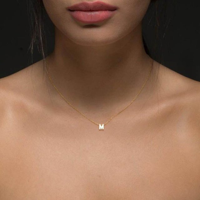 Collar con dijes iniciales de cadena de Color dorado a la moda, colgante con letras de Metal para joyería, letras cortadas, collares con un solo nombre Tan Jianjun unisex