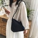 thumbnail image 3 of Bolso de Hombro de Lona Qarigey Estilo Informal Negro Pequeño AP018628-04, 3 of 6