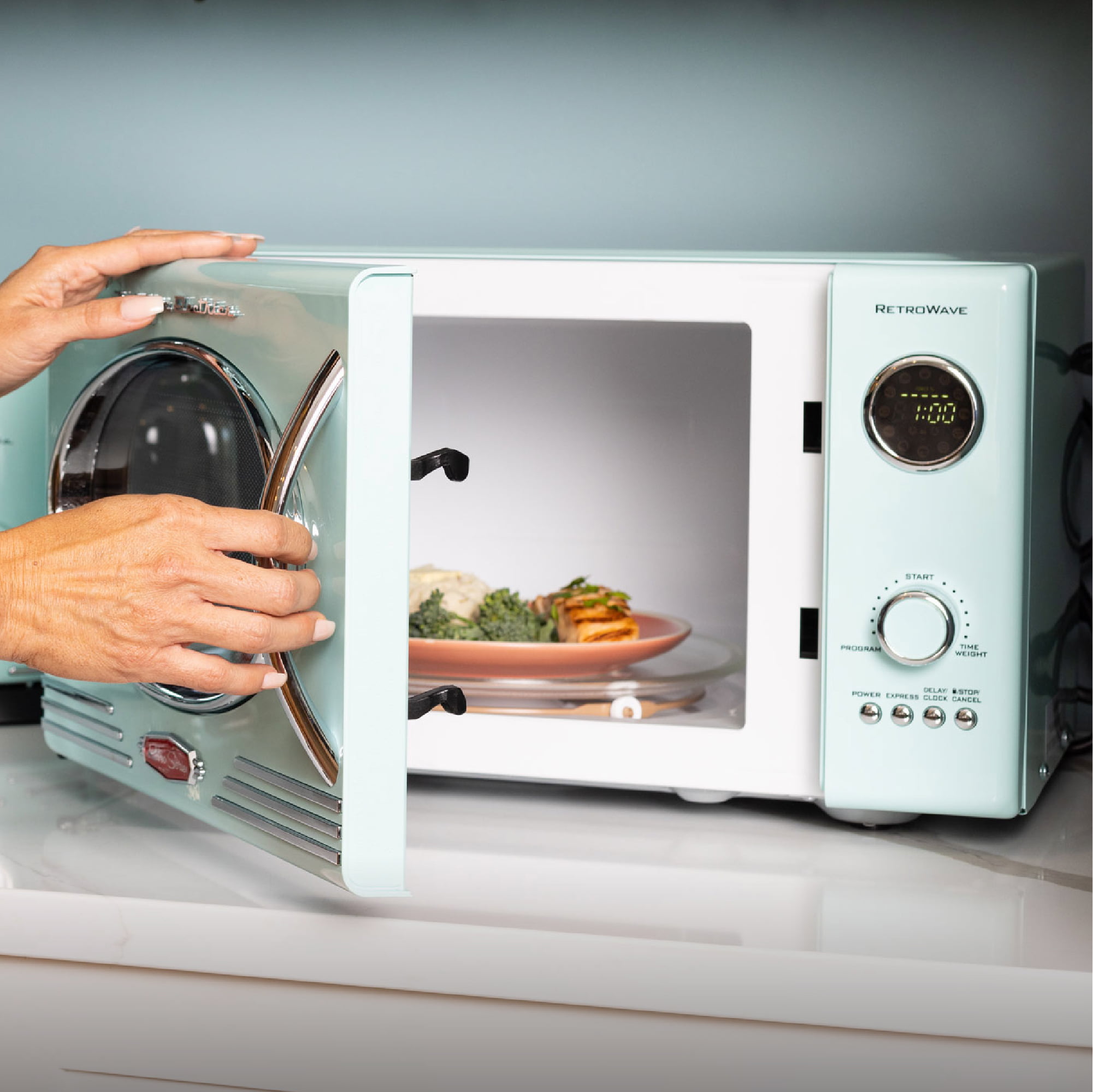 Nostalgia Retro 800-Watt Countertop Microwave Oven - Aqua, 0.9 cu ft -  Kroger