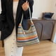 thumbnail image 1 of Bolso de hombro de mujer de gran capacidad - Bolsa de tela tejida de 31x22x10cm • Bolso vacacional multicolor • Correa ajustable para trabajo y viajes, 1 of 9