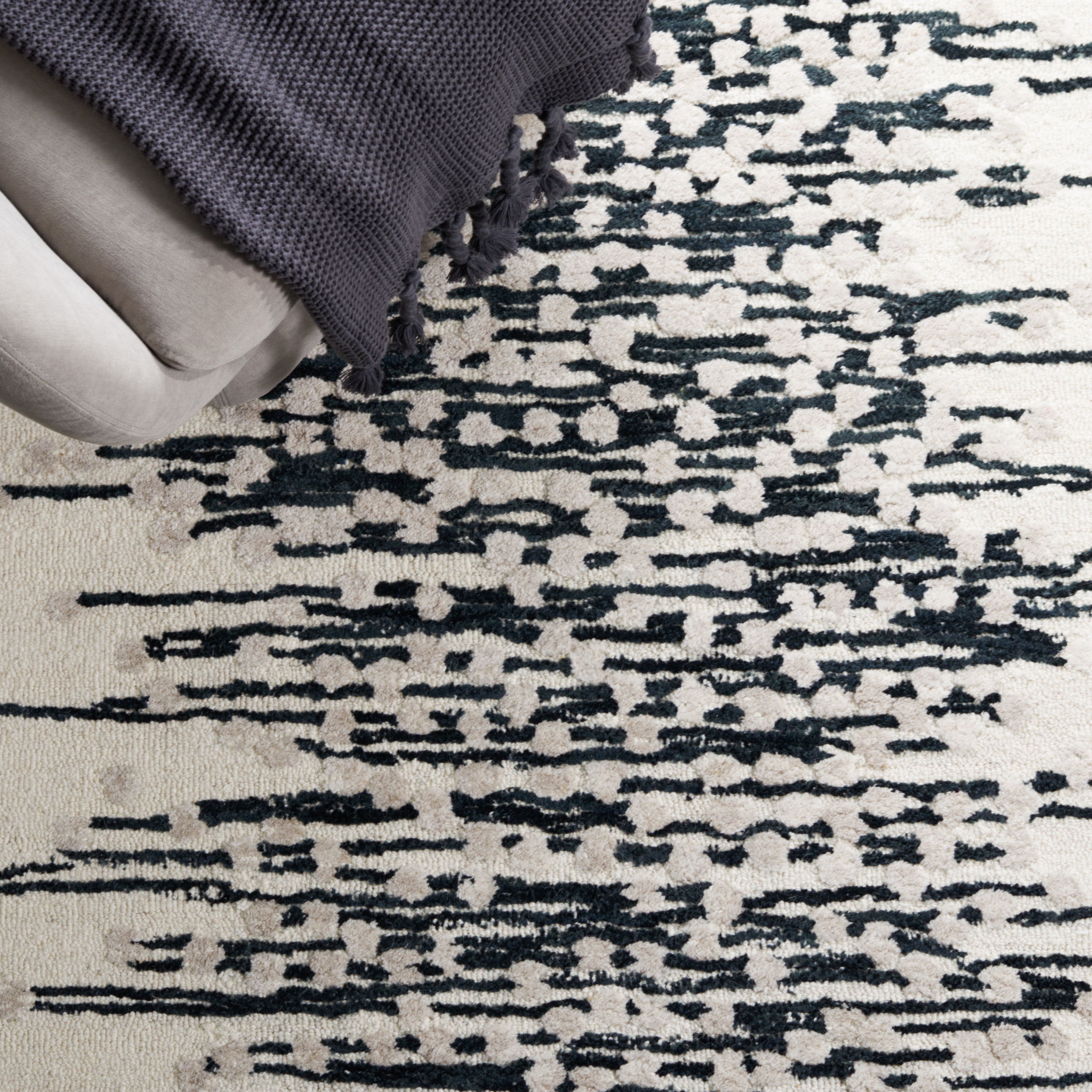 SAFAVIEH Metro Kent Striped Area Rug, Black/Ivory, 3' x 5'