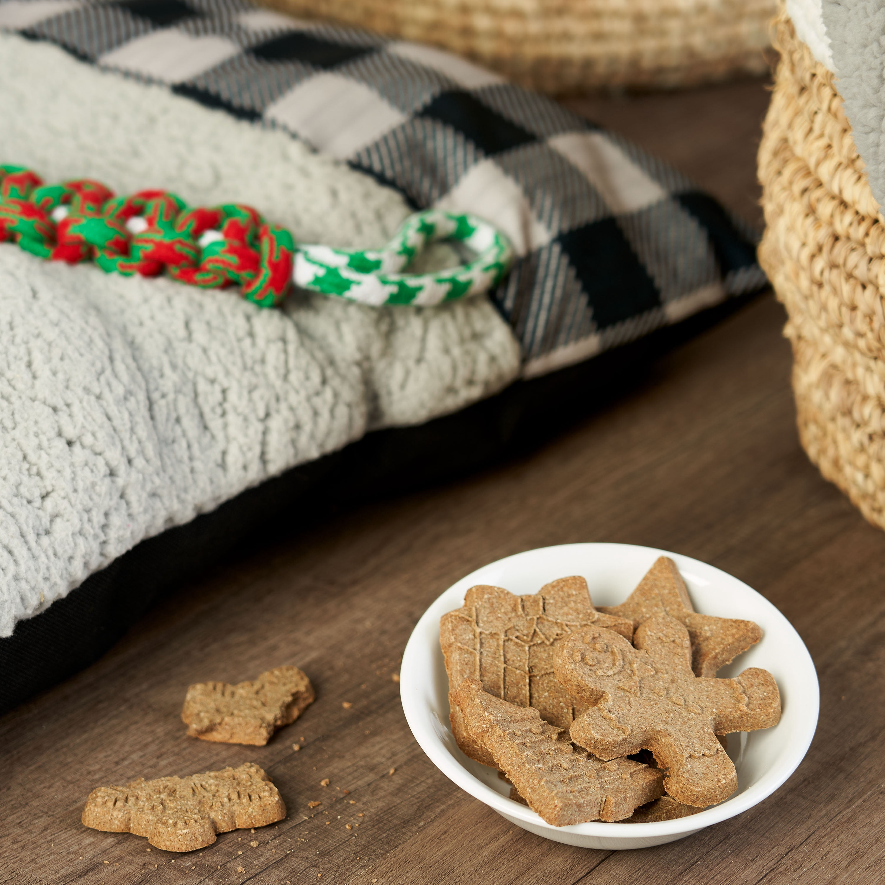 Vibrant Life Human Grade Mistletoe Medley Holiday Dog Treats, 24 oz