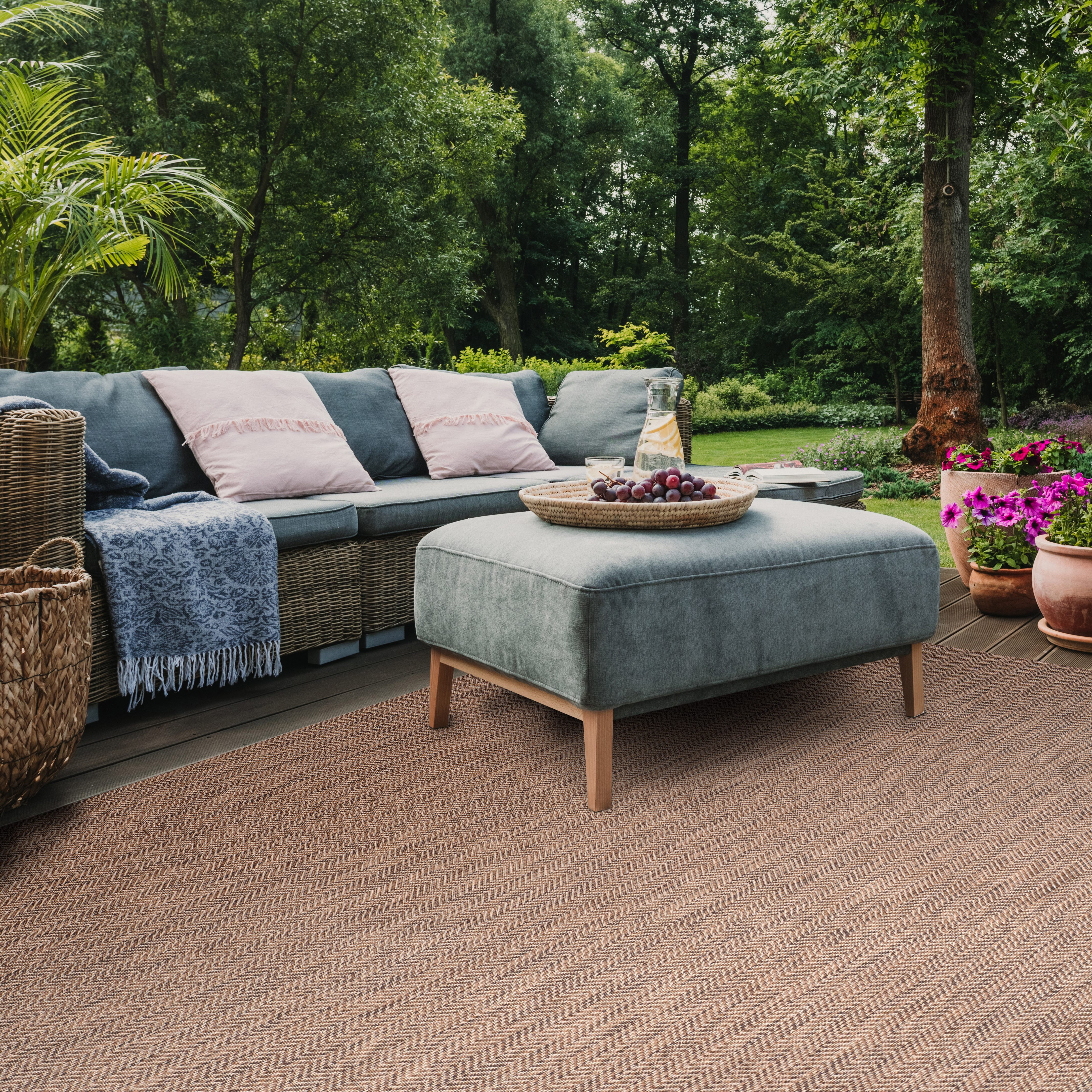 SAFAVIEH Courtyard Blazhe Chevron Indoor/Outdoor Area Rug, Brown/Beige, 8' x 10'