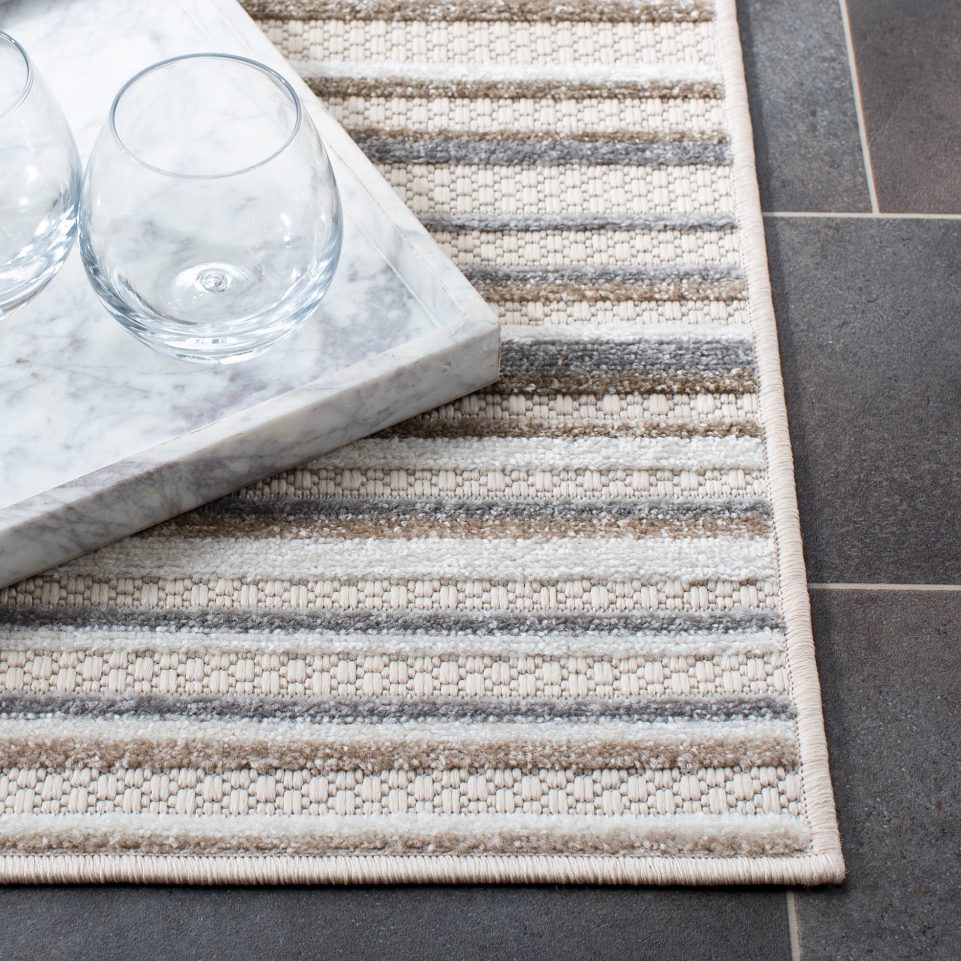 SAFAVIEH Cabana Fedelma Indoor/Outdoor Area Rug, Ivory/Grey, 4' x 7'