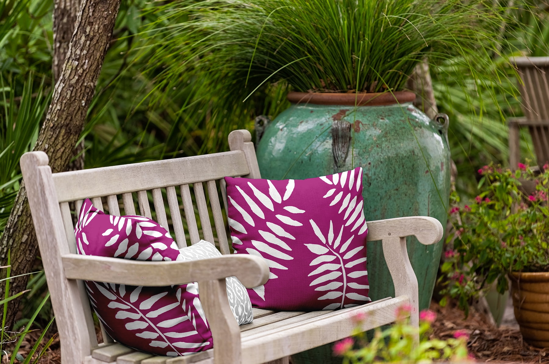 Simply Daisy 20" x 20" Summer Breeze Indoor/Outdoor Throw Pillow, Bright Pink (1 count)